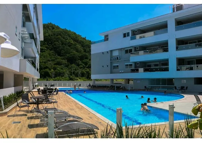 Apartamento luxuoso à 200 m da praia em Florianópolis-SC